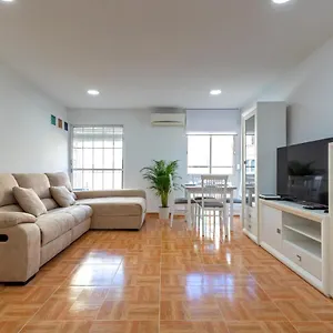 Charming 2 Bedroom At Triana Center By Oui Apartamento